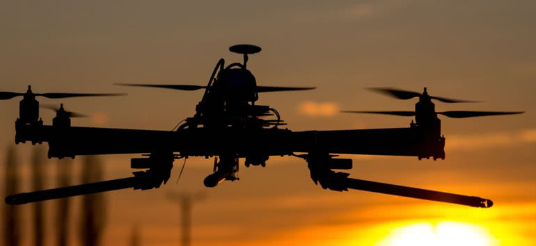 Światowy rynek dronów czeka na regulacje prawne 