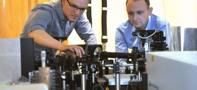 Fizycy z Polski opracowali ultraszybki, fotomagnetyczny zapis informacji 