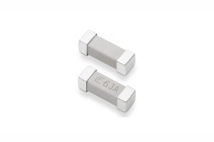 Bezpiecznik SMD 15 x 5 x 5 mm o zdolności wyłączania 1500 A