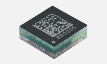 Przełącznik SP4T na pasmo DC...6 GHz z wbudowanym sterownikiem pompy ładunkowej