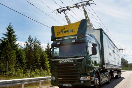 Tiry jak trolejbusy na szwedzkiej autostradzie
