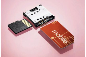 Podwójne gniazda dla kart microSD i SIM