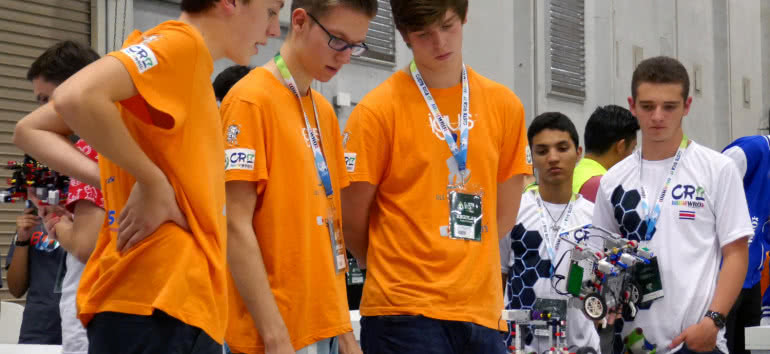Igus wspiera drużynę startująca na Międzynarodowej Olimpiadzie Robotów 