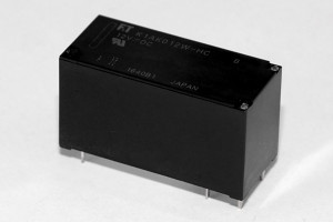 Małogabarytowy przekaźnik elektromechaniczny SPST-NO o parametrach znamionowych 20 A/250 V