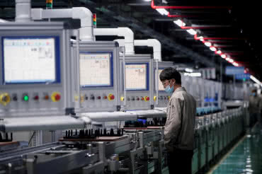 Chińskie fabryki zawieszają produkcję 
