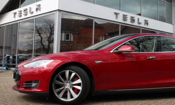 Tesla sprzedaje się w Europie lepiej niż luksusowe sedany z Niemiec