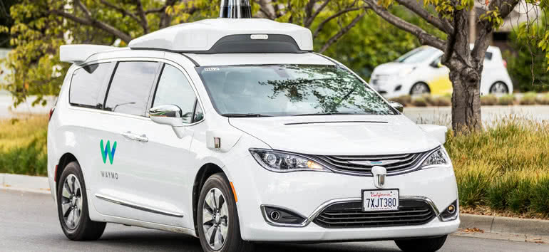 Waymo pierwszą firmą mającą kalifornijską zgodę na testy autonomicznych samochodów bez kierowcy w kabinie 