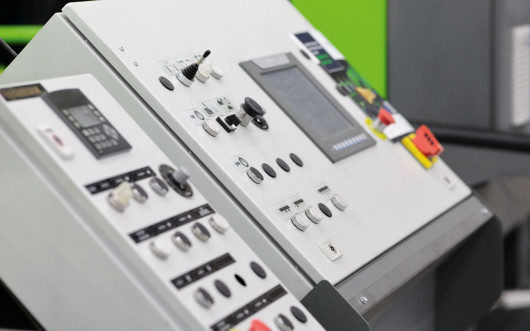 Obudowy i szafy dla elektroniki i przemysłu