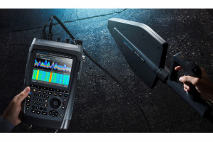 Przenośny odbiornik monitorujący na pasmo 8 kHz…18 GHz