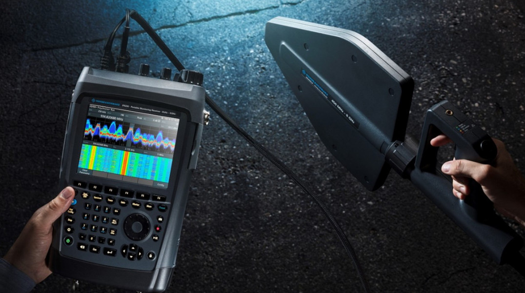 Przenośny odbiornik monitorujący na pasmo 8 kHz…18 GHz