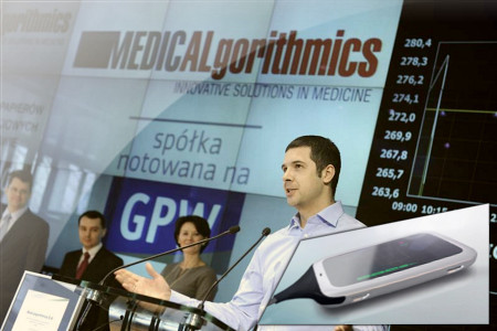 Urządzenie Medicalgorithmicsa do monitorowania pracy serca na odległość hitem w USA