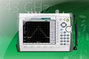 Pierwszy ręczny analizator widma na pasmo 43 GHz