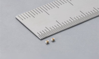 Kondensatory MLCC o pojemności 47 µF w obudowach rozmiaru 0402