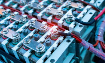 Superkondensatory oraz akumulatory w systemach magazynowania energii elektrycznej