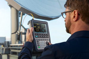 Dwuportowy, ręczny analizator sieci wektorowych na pasmo 26,5 GHz z funkcją analizy kabli i anten