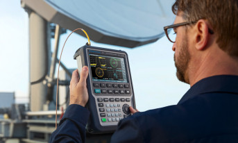 Dwuportowy, ręczny analizator sieci wektorowych na pasmo 26,5 GHz z funkcją analizy kabli i anten