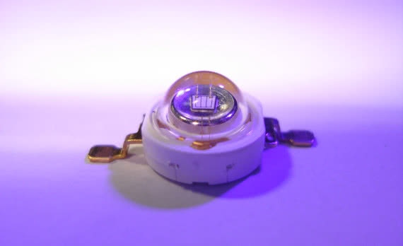 Lampy LED na pomoc w walce z wirusami 