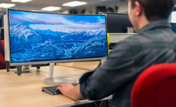 Rynek zakrzywionych monitorów czeka znaczny wzrost w 2021 roku 