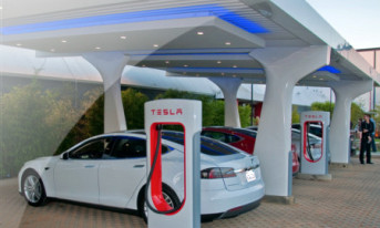 Tesla Motors będzie ładować samochody elektryczne w 5 minut