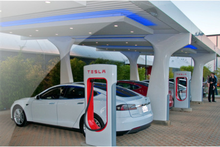 Tesla Motors będzie ładować samochody elektryczne w 5 minut