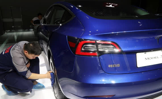 Tesla otrzymała aprobatę dotyczącą sprzedaży chińskiej wersji Modelu 3 o dalekim zasięgu 