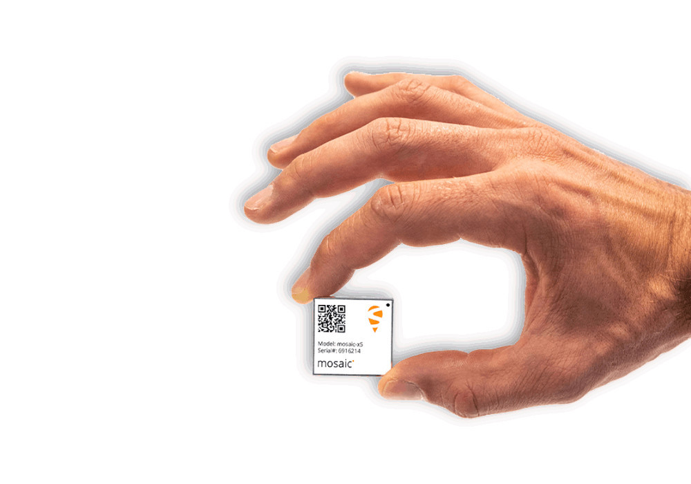 Precyzyjny odbiornik GNSS z obsługą różnych konstelacji satelitów i mechanizmami kontroli błędów