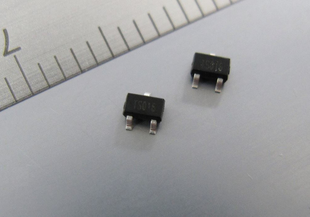 Uniwersalne 20-woltowe tranzystory n-MOSFET w miniaturowych obudowach