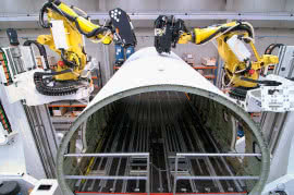 Skomplikowane stanowisko zrobotyzowane do budowy samolotów 