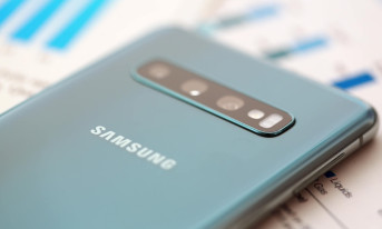 Samsung objął 74% rynku smartfonów 5G