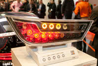 Tylne światła samochodowe OLED