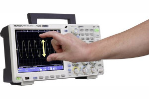 Oscyloskop cyfrowy VOLTCRAFT DSO-6102WIFI z dotykowym ekranem
