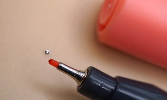 Miniaturowe rezonatory MEMS 32...76,8 MHz o bardzo dużej odporności na udary i wibracje