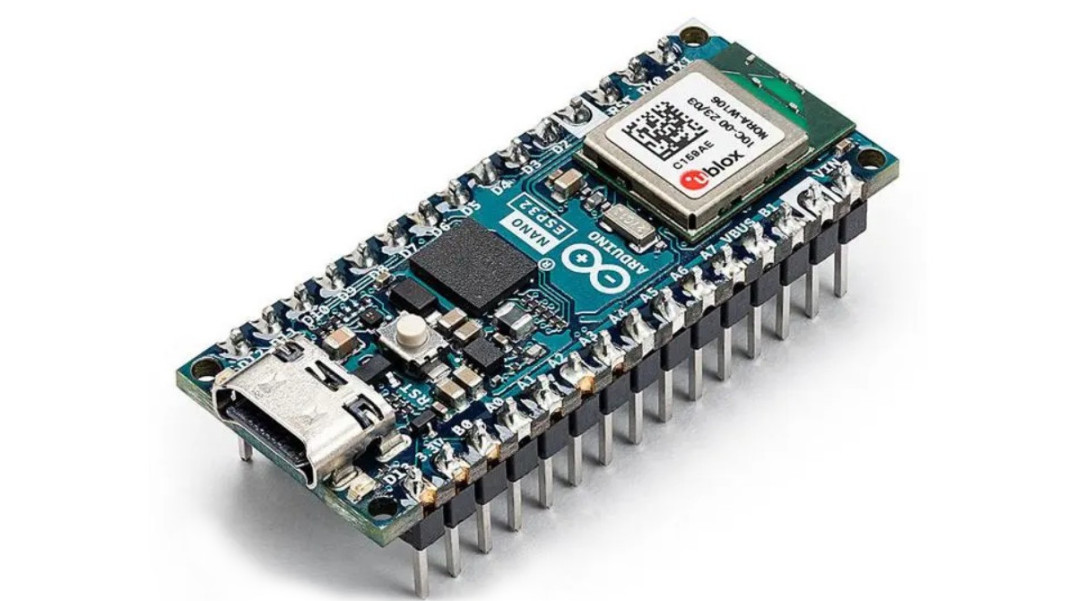 Płytka deweloperska Arduino z 32-bitowym mikroprocesorem i komunikacją w standardach Wi-Fi/Bluetooth