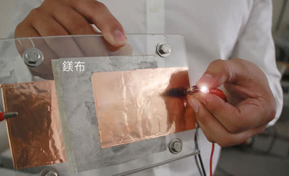 Naukowcy z Tajwanu opracowują elastyczne akumulatory 