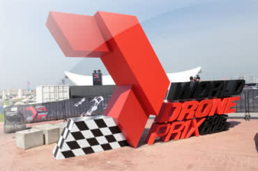 Pierwsze światowe wyścigi minidronów w Dubaju - technologia umożliwiła powstanie nowej rozrywki 
