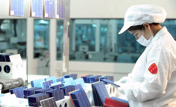 Eksport chińskich modułów fotowoltaicznych wzrósł w czerwcu o 7% 