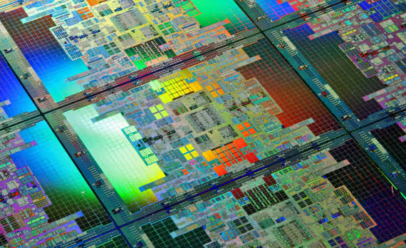 Intel w pościgu technologicznym - ma pokonać rywali w 2025 roku 