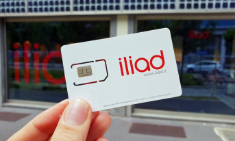 Grupa iliad przejmuje 100% akcji Play Communications