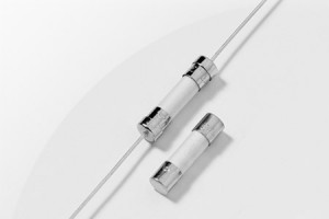 Bezpieczniki 5 x 20mm o napięciach znamionowych 500VAC/450VDC