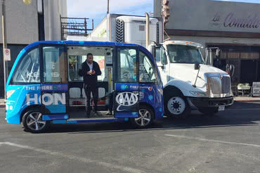 Autonomiczny bus, który wyjechał na drogi w Las Vegas, miał wypadek w pierwszym dniu kursowania 