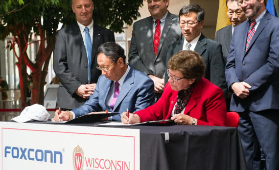 Foxconn zainwestuje 100 mln dolarów w badania inżynieryjne na uniwersytecie Madison 