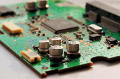 Kontraktowa produkcja elektroniki - obsługa kompleksowa czy dostawcy niezależni? 