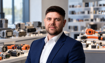 Złącza przemysłowe i energoelektroniczne: miniwywiad - Wiktor Wrąbel, Heilind Electronics Europe