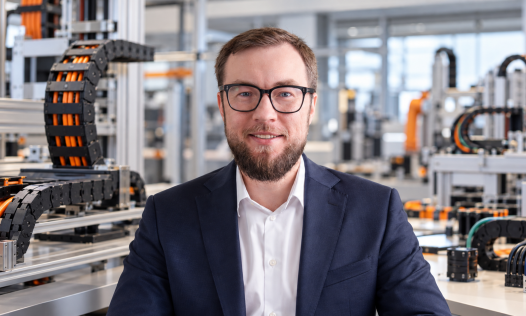 Złącza przemysłowe i energoelektroniczne: miniwywiad - Karol Lenkiewicz, igus