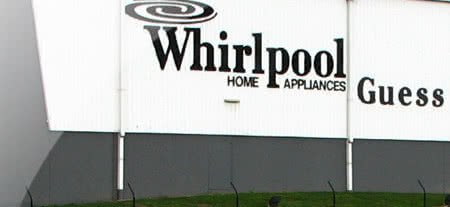 Whirlpool zwolni ponad 5 tys. osób i przeniesie część produkcji do Polski 