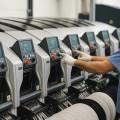 Montaż komponentów SMT w zakładzie EAE Elektronik 