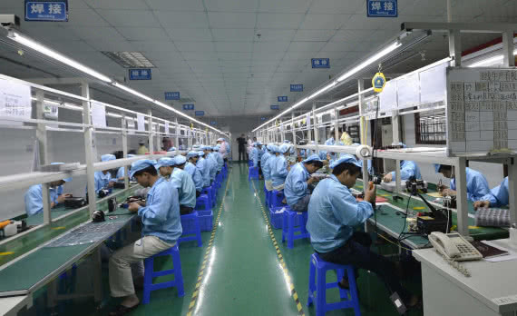 Coraz więcej amerykańskich firm wycofuje produkcję z Chin 
