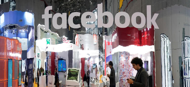 Facebook chce przejąć wielomiliardowy pakiet akcji Reliance Jio 
