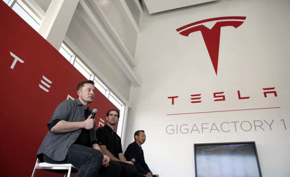 Tesla i Panasonic szukają wzrostu wydajności przed nowymi inwestycjami w baterie 