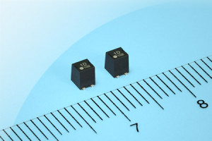 MOSFET ze sprzężeniem optycznym o małej pojemności wyjściowej i małym prądzie upływu